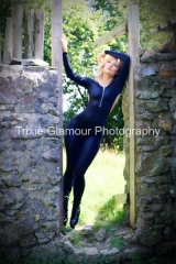 1_catsuit-in-doorway